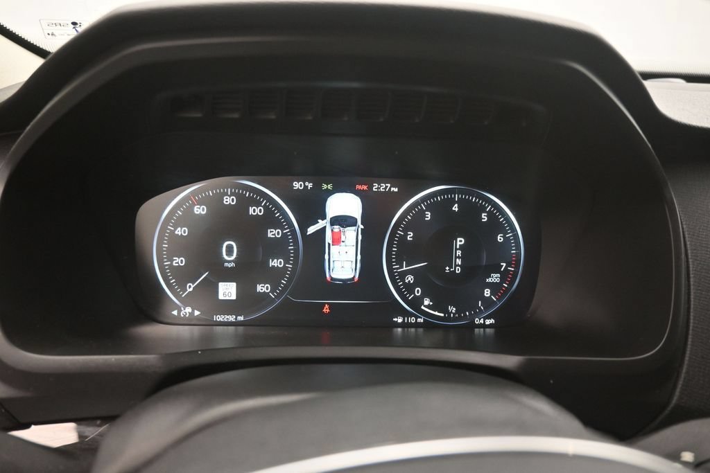 Used 2018 Volvo XC90 T6 Momentum w/ Convenience Package AWD/4WD image 4