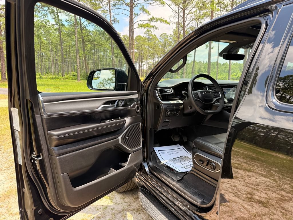 Used 2023 Jeep Wagoneer Series II AWD/4WD image 11