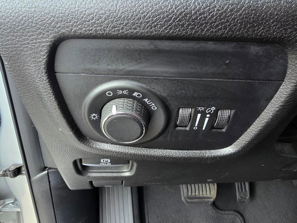 Used 2023 Jeep Grand Cherokee L Laredo image 19