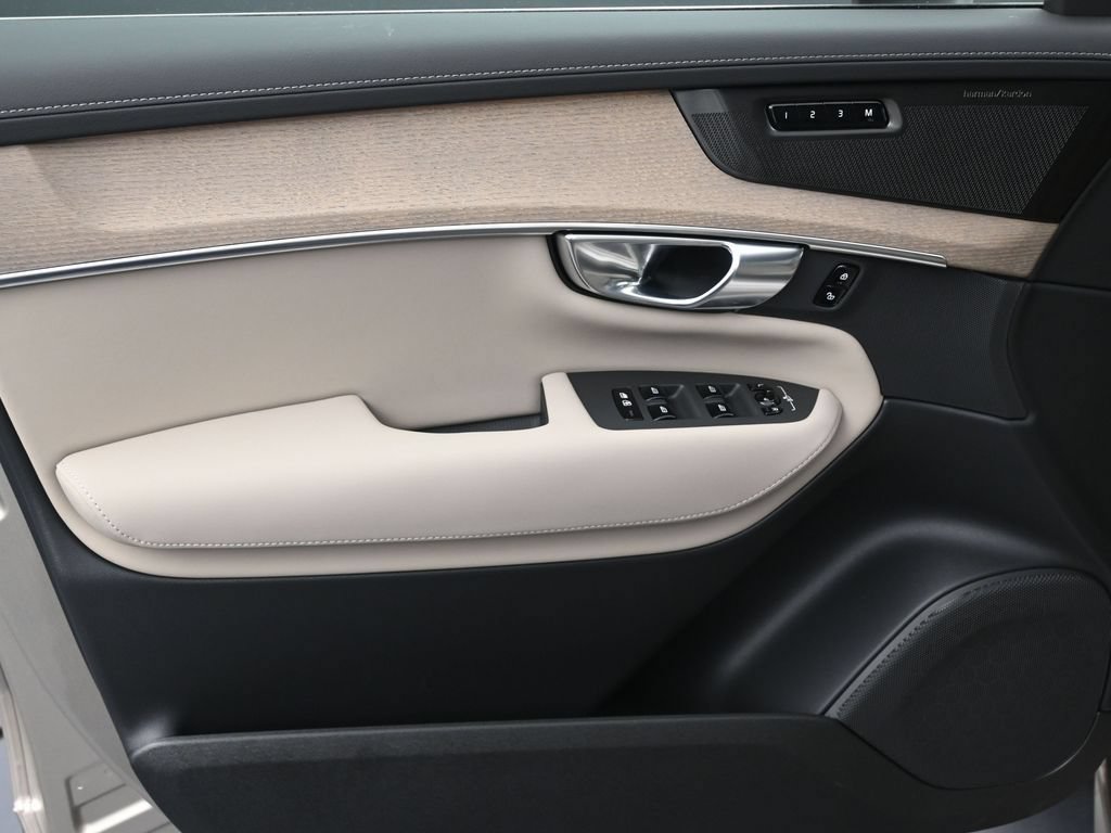 New 2026 Volvo XC90 T8 Plus w/ Protection Package Premier AWD/4WD image 10