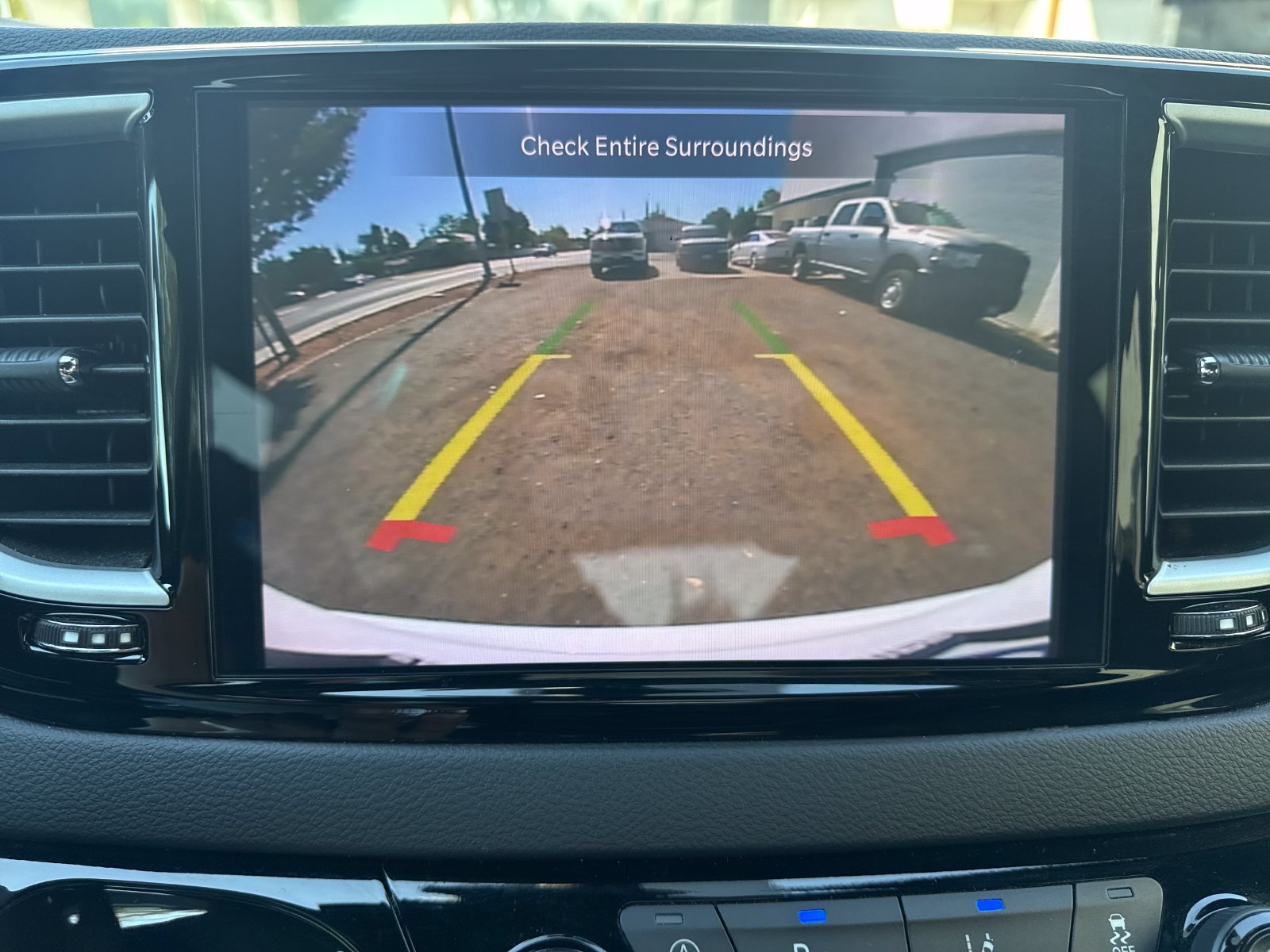 Used 2025 Chrysler Voyager LX FWD image 20