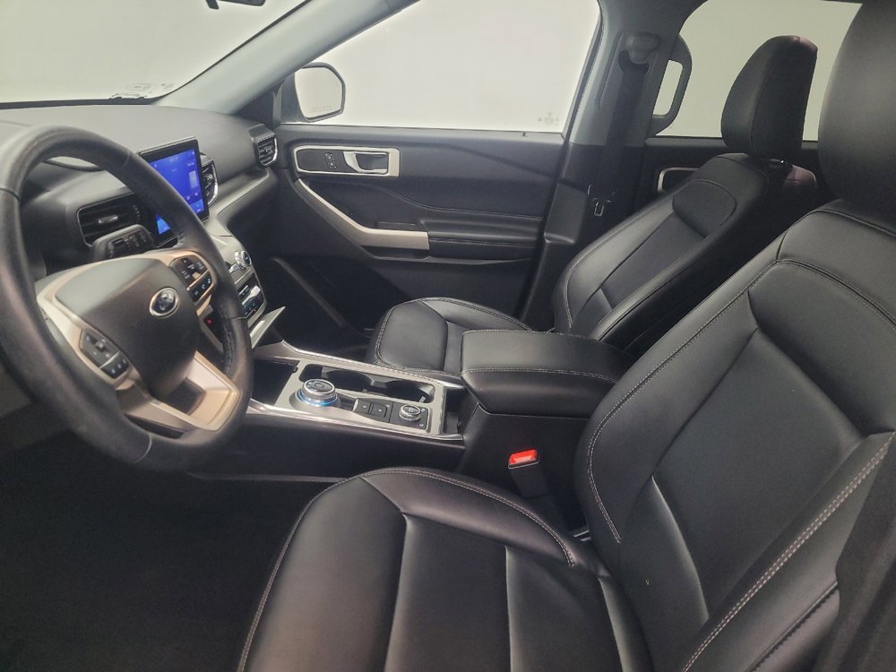 Used 2022 Ford Explorer XLT w/ Equipment Group 202A image 17