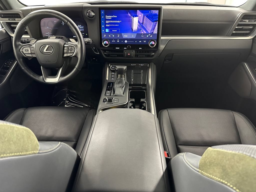 Used 2024 Lexus GX 550 AWD/4WD image 3