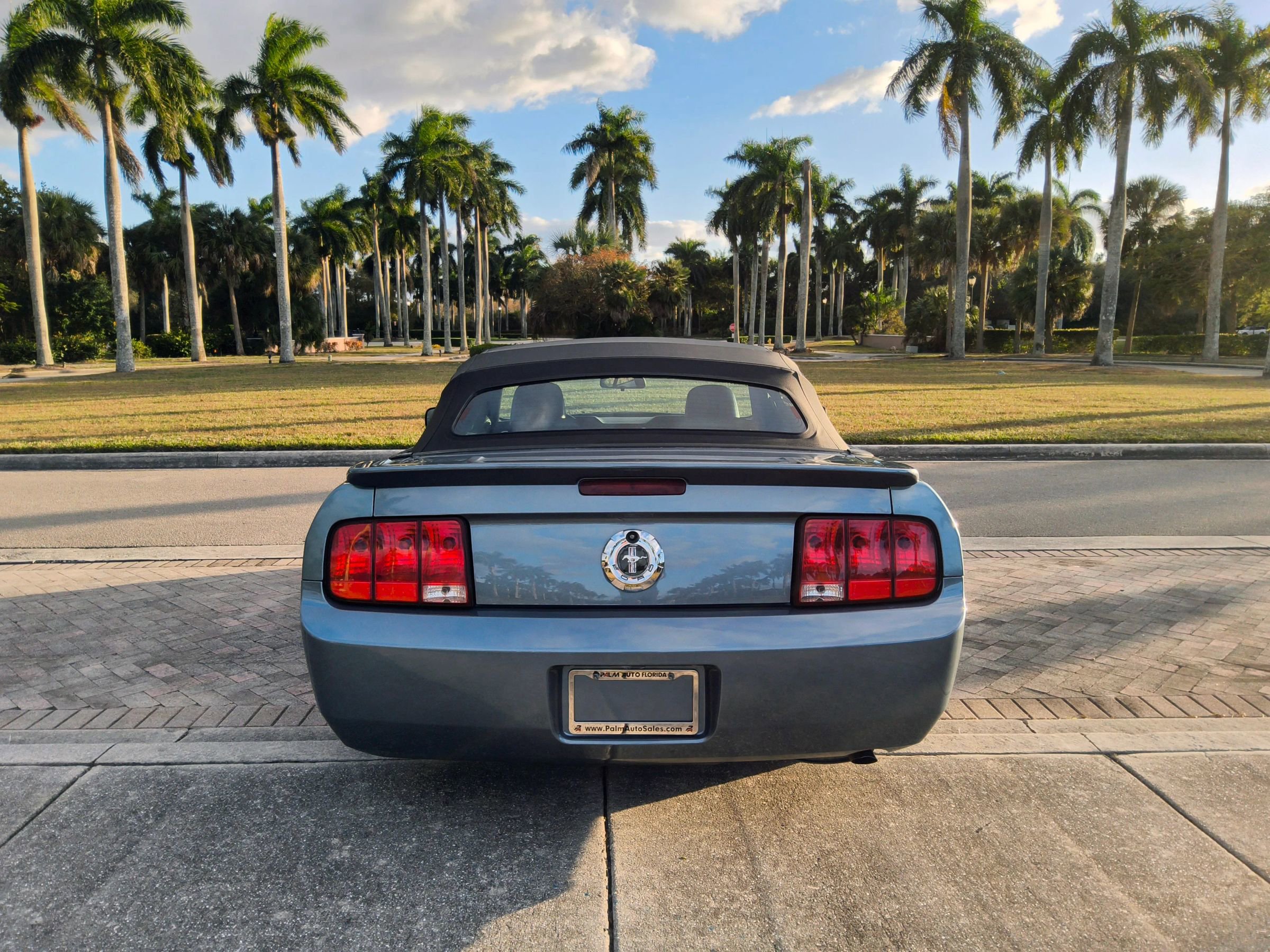 Used 2007 Ford Mustang Deluxe Convertible image 23