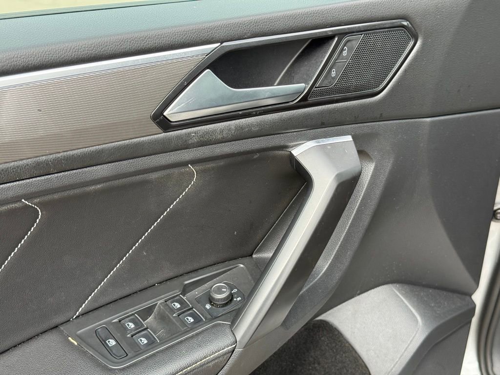 Used 2023 Volkswagen Tiguan SE R-Line image 11