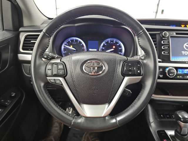 Used 2016 Toyota Highlander XLE AWD/4WD image 17