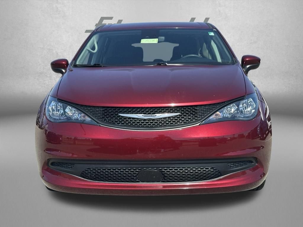 Used 2023 Chrysler Voyager LX FWD image 3