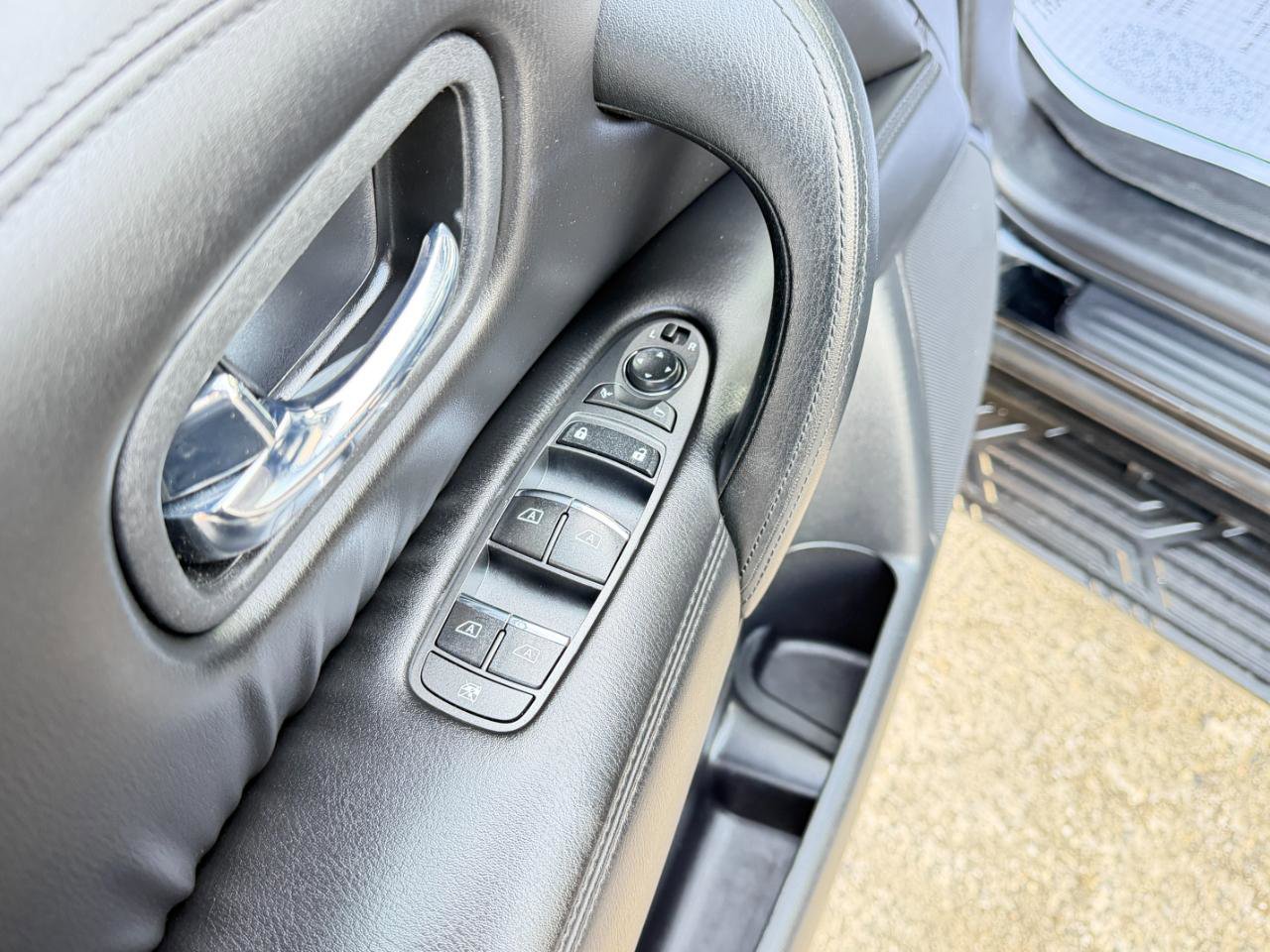 Used 2021 Nissan Armada SL w/ Captain's Chairs Package image 18