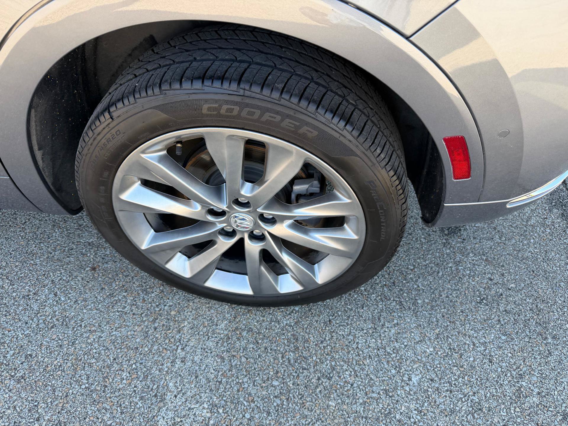 Certified 2022 Buick Envision Avenir w/ Technology Package II AWD/4WD image 15