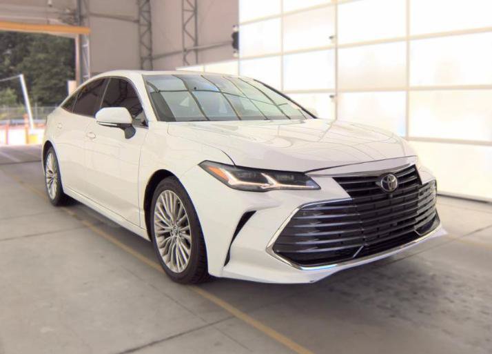 Used 2019 Toyota Avalon Limited w/ Advanced Safety Package FWD image 3