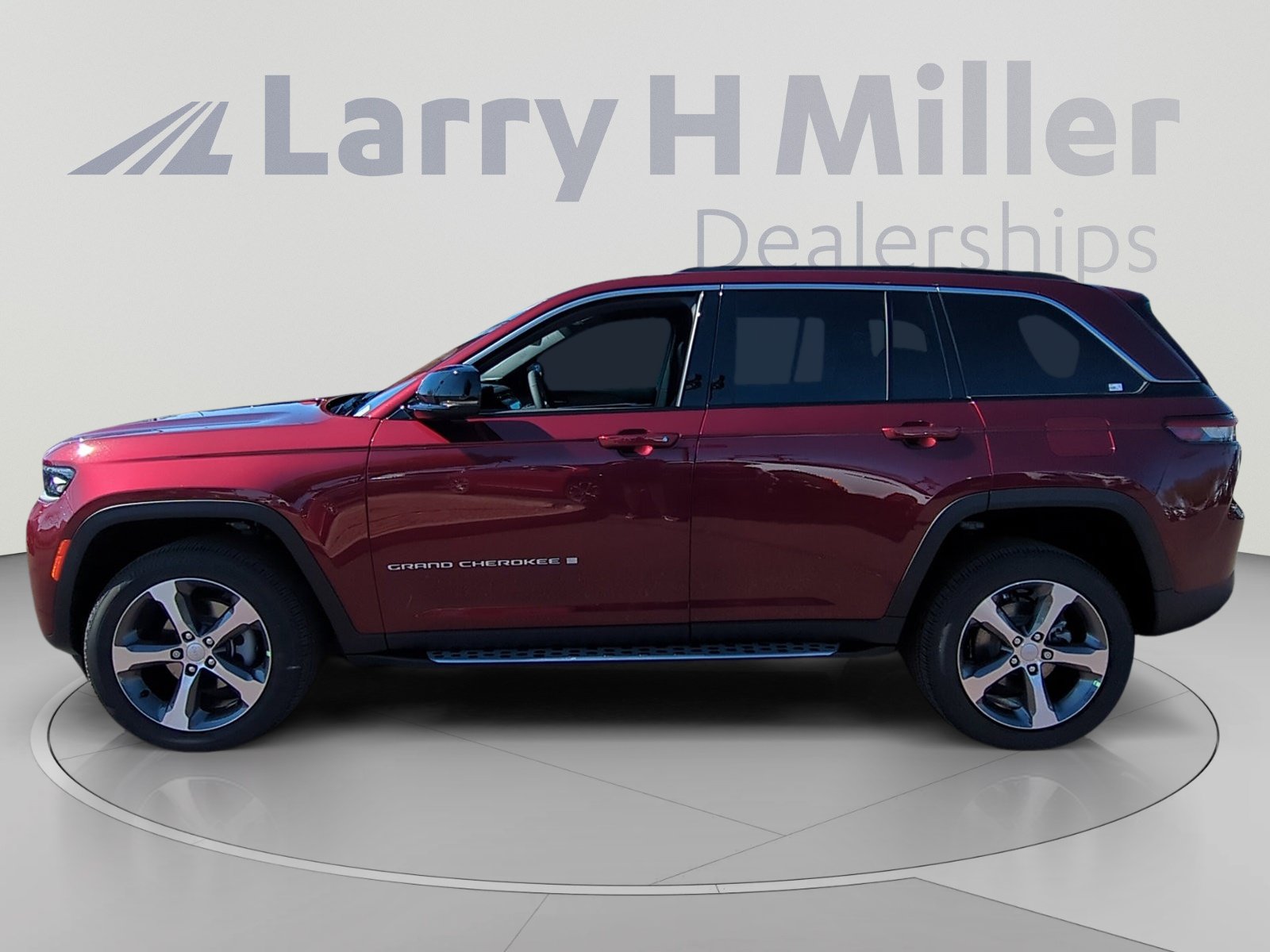 New 2026 Jeep Grand Cherokee Limited AWD/4WD image 2