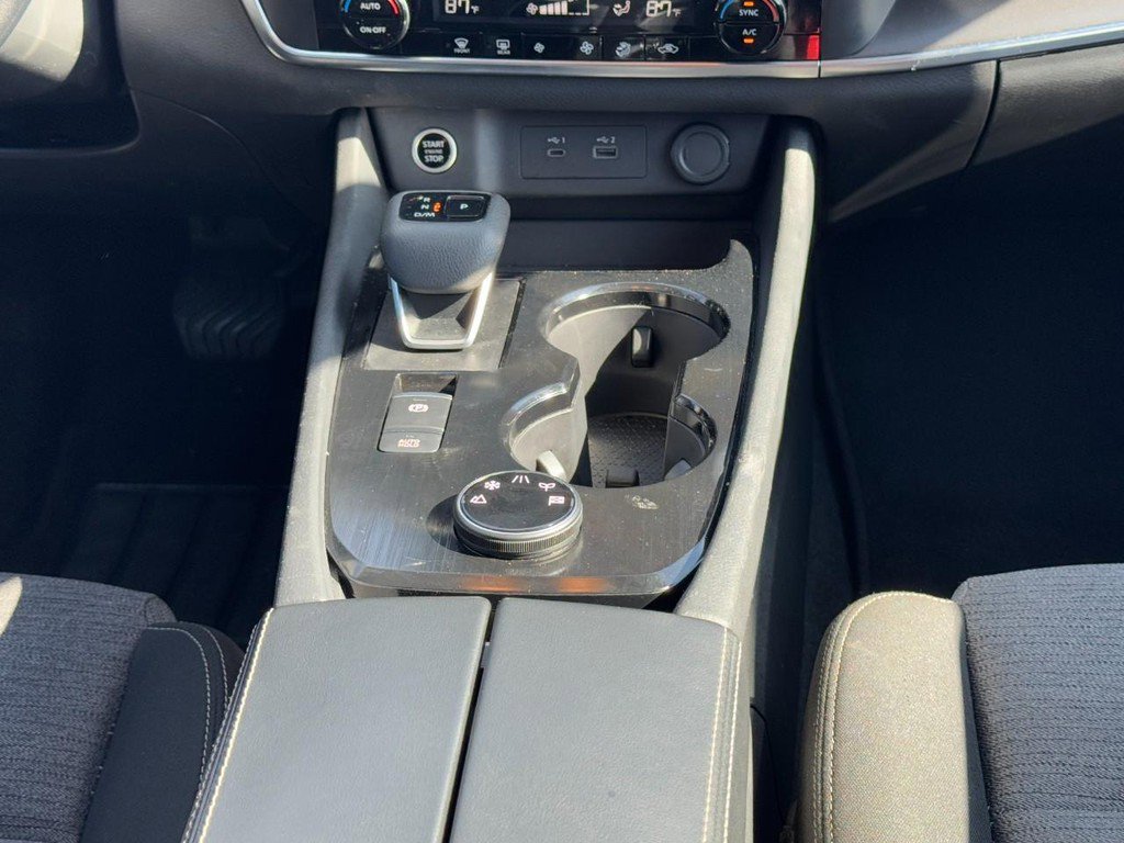 Used 2023 Nissan Rogue SV image 14