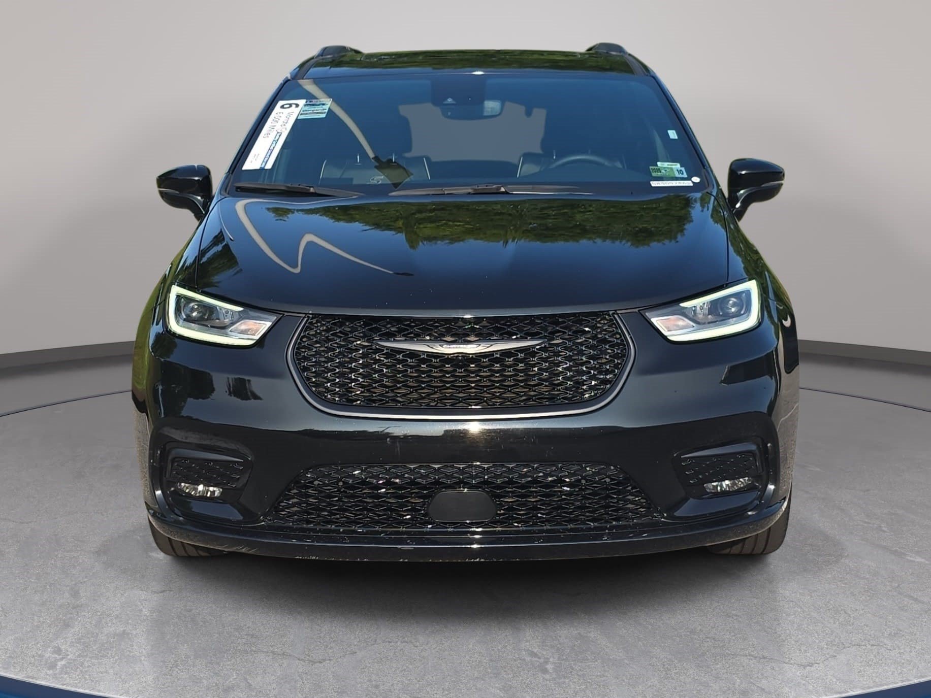 Used 2025 Chrysler Pacifica Limited FWD image 2