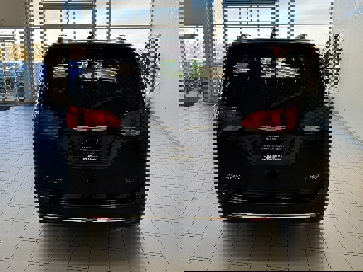 Used 2019 Chrysler Pacifica Limited image 5