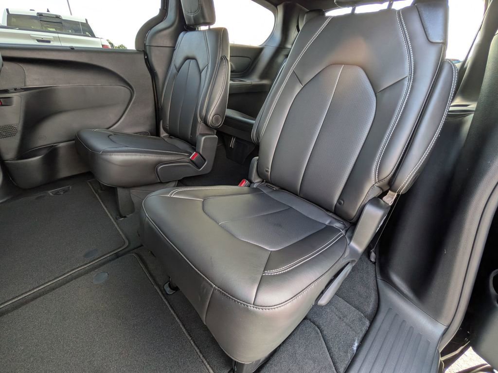 New 2026 Chrysler Pacifica Select w/ S Appearance Package image 31