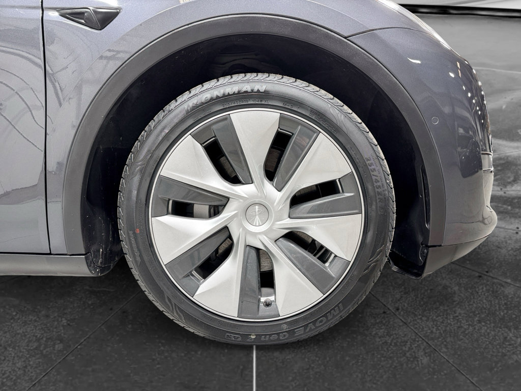 Used 2022 Tesla Model Y Long Range image 34