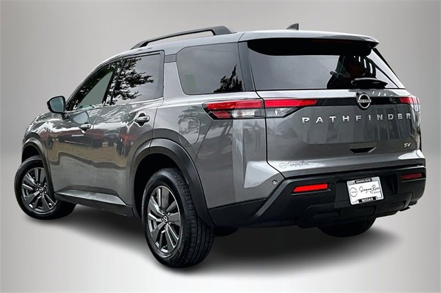 Used 2022 Nissan Pathfinder SV image 4