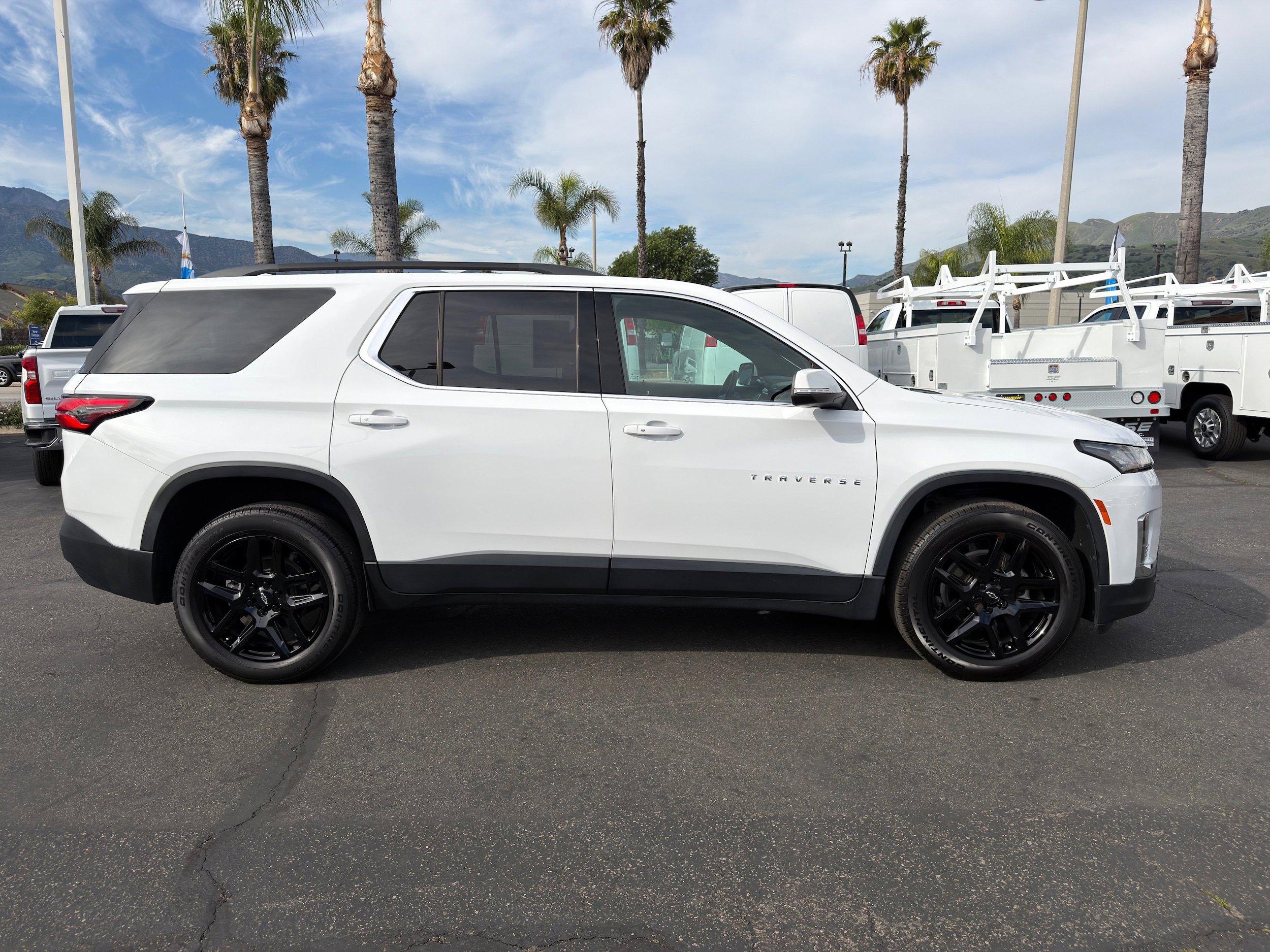 Used 2023 Chevrolet Traverse LT FWD image 6
