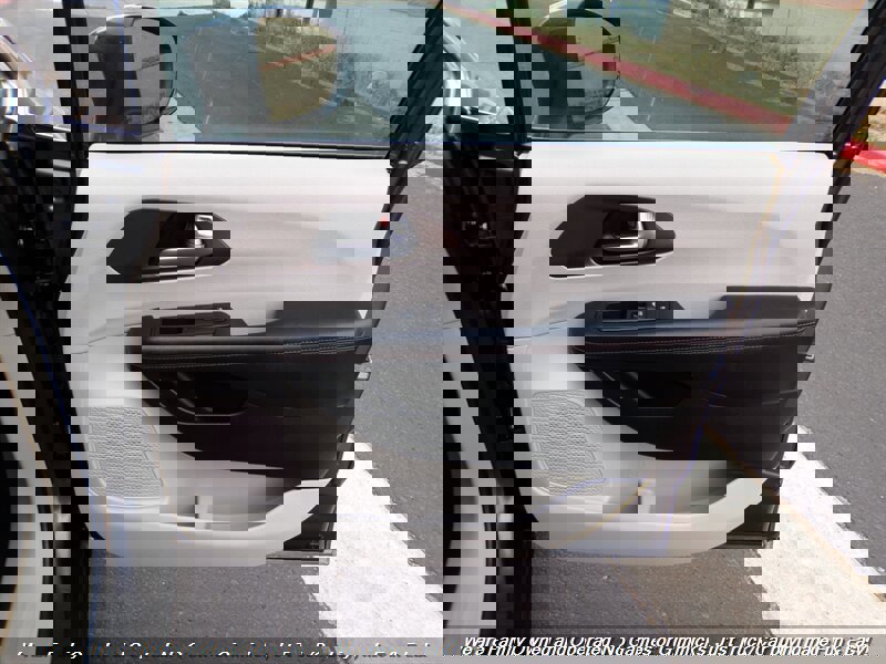 Used 2017 Chrysler Pacifica Touring-L Plus image 34