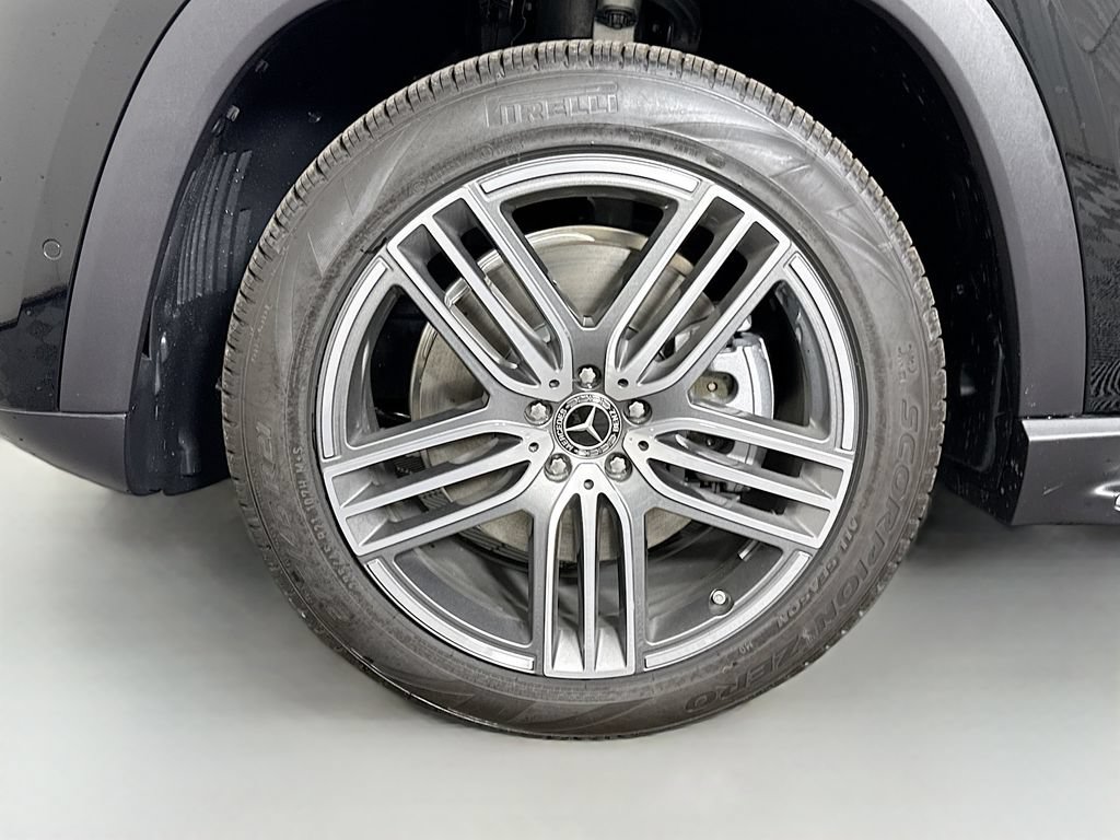 Certified 2026 Mercedes-Benz GLS 450 4MATIC image 34