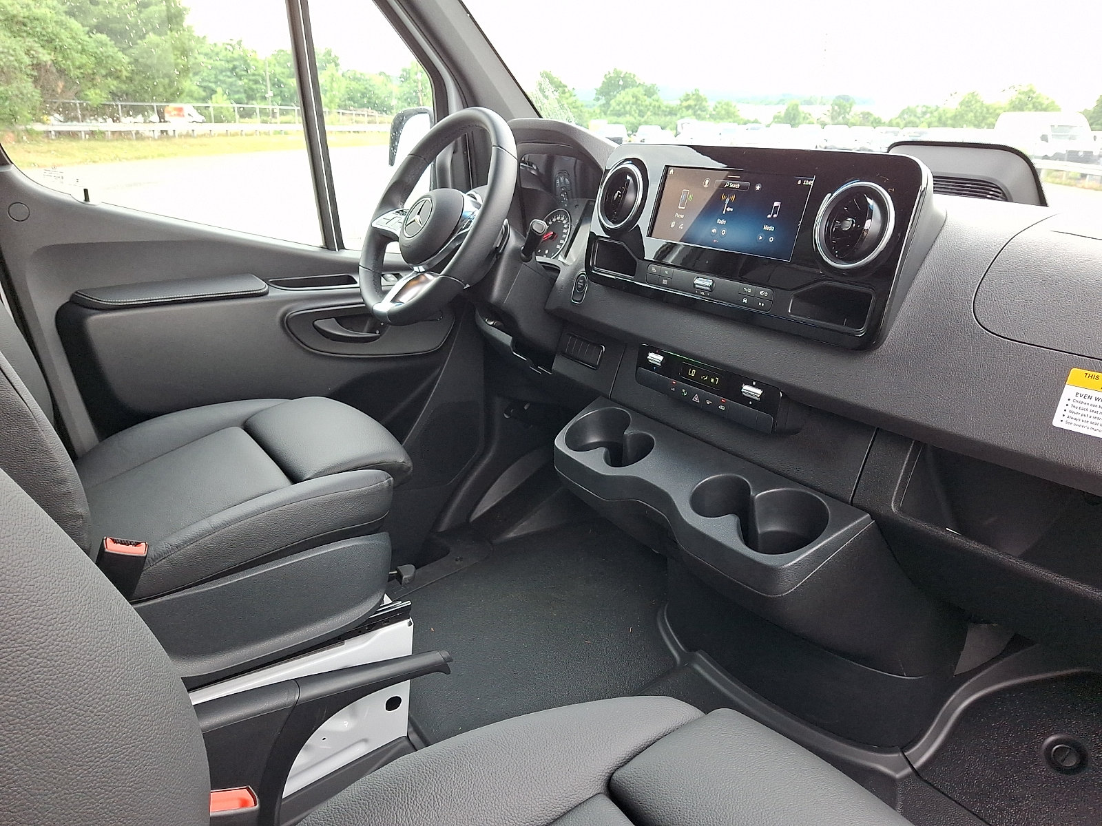 Used 2025 Mercedes-Benz Sprinter 2500 image 13