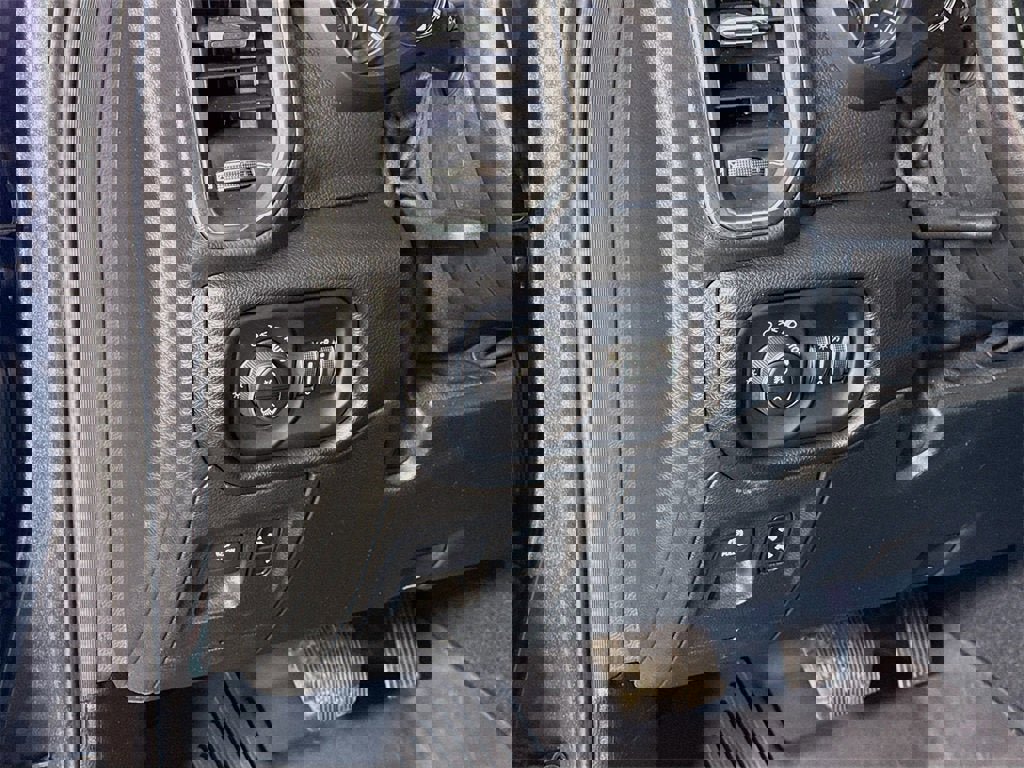 Used 2019 RAM 1500 Laramie image 4