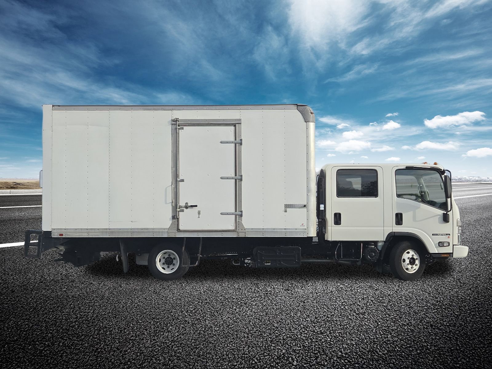 Used 2023 Isuzu NPR image 16