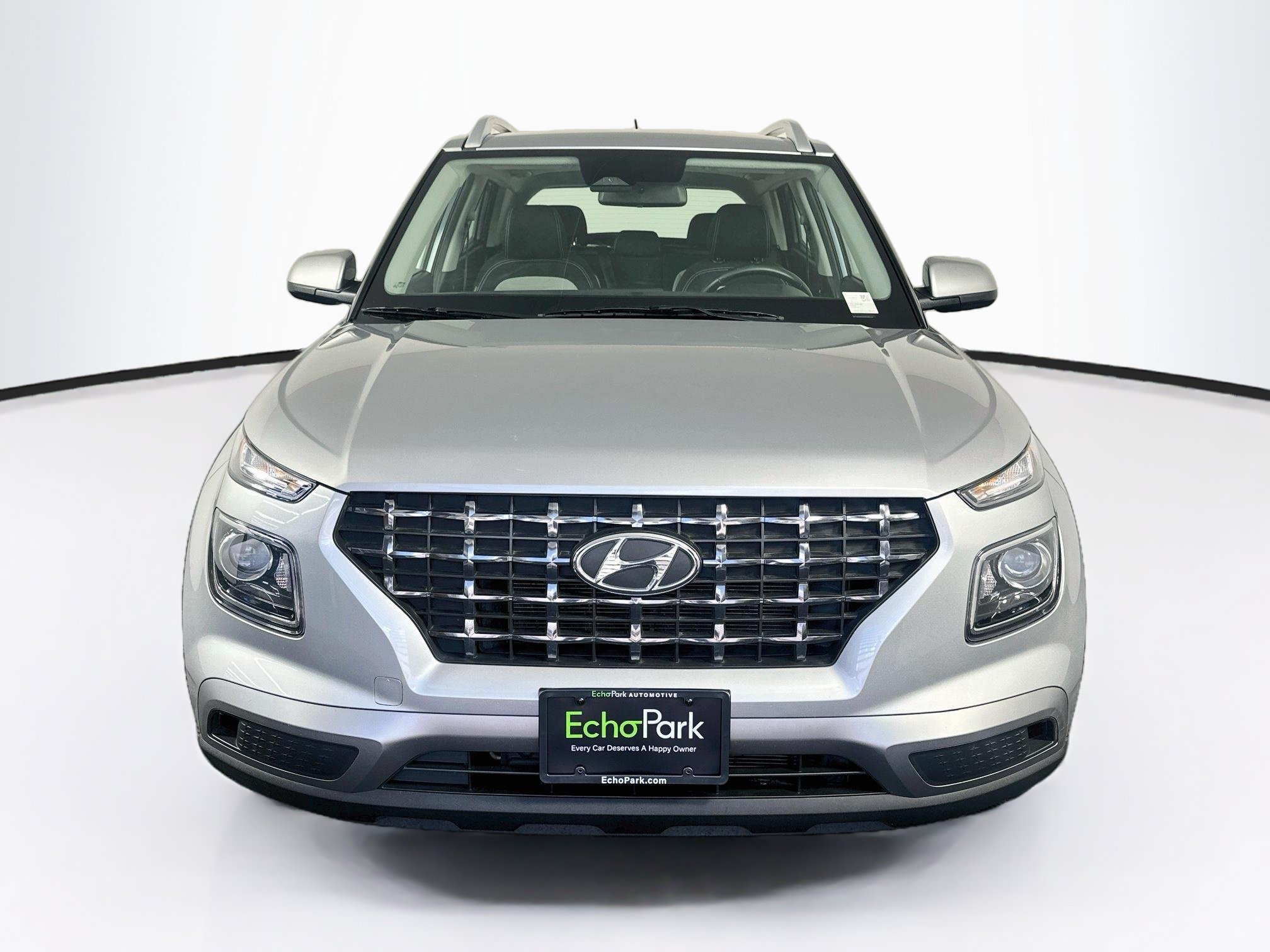 Used 2025 Hyundai Venue SEL FWD image 2