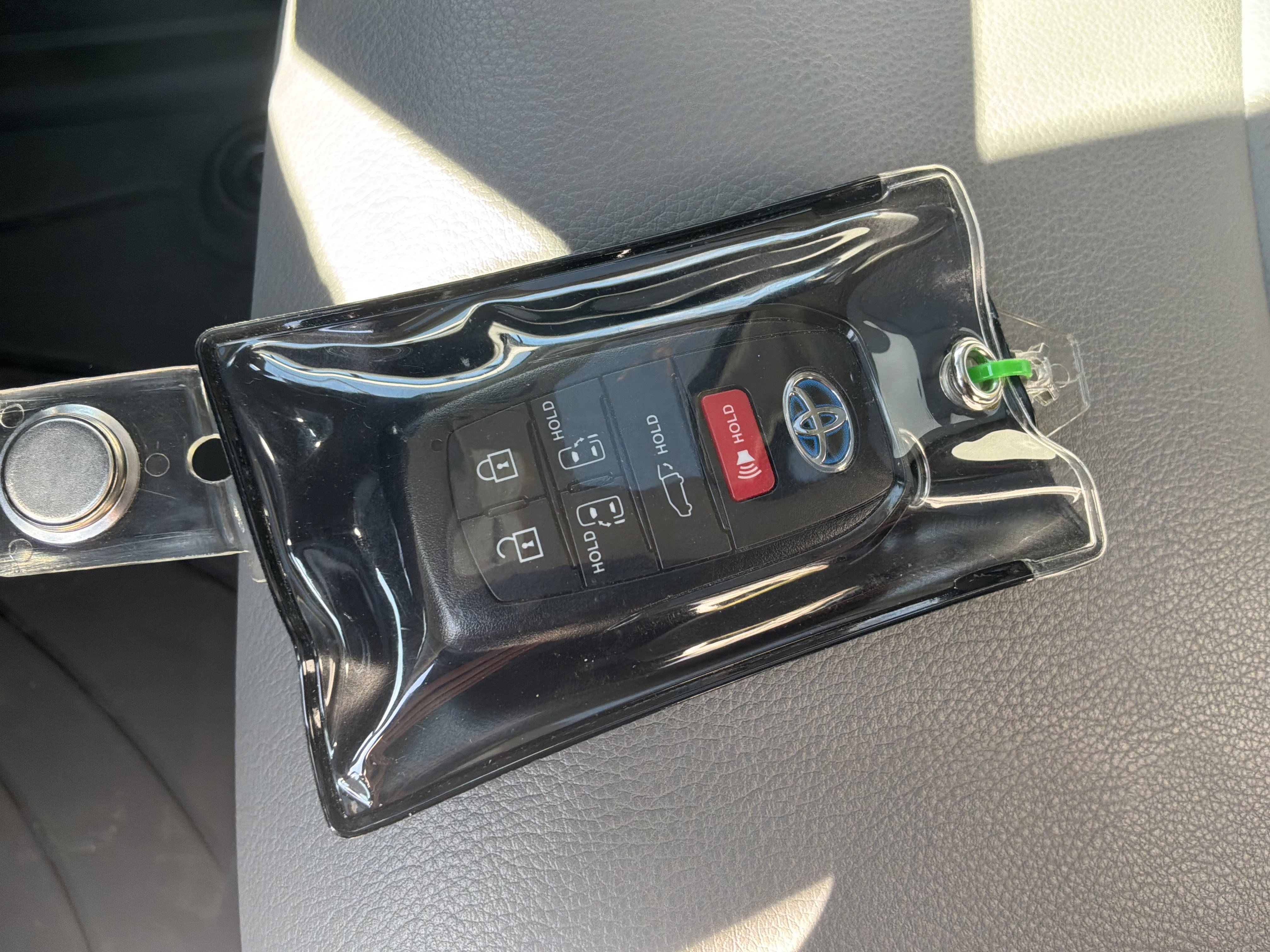 Used 2025 Toyota Sienna XLE image 38