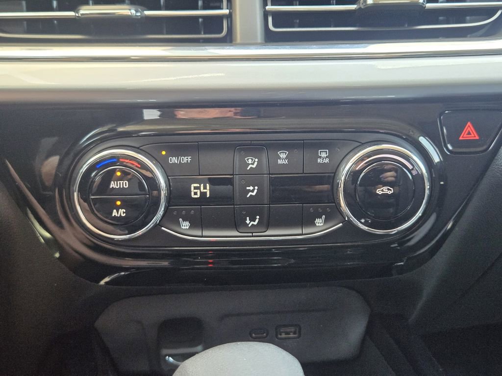 Used 2024 Chevrolet Trax LT w/ Driver Confidence Package FWD image 18