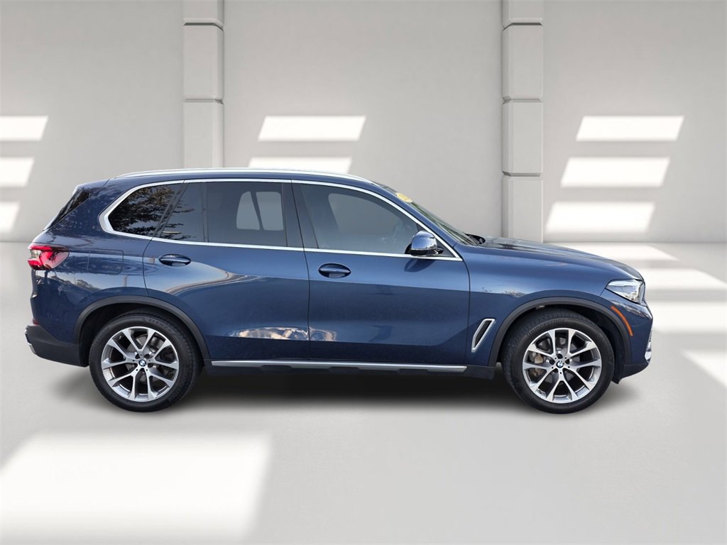 Used 2021 BMW X5 xDrive40i w/ Premium Package image 3