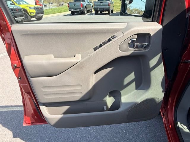 Used 2016 Nissan Frontier SV w/ SV Value Truck Package AWD/4WD image 12