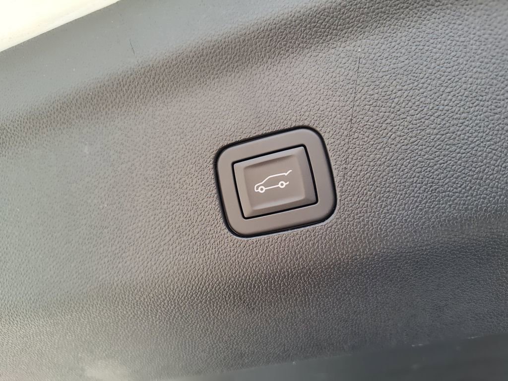 Used 2025 GMC Yukon Denali image 11