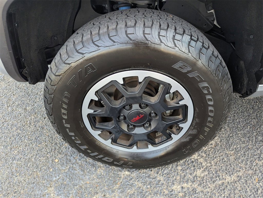 Used 2024 Toyota Tacoma TRD Off-Road image 29
