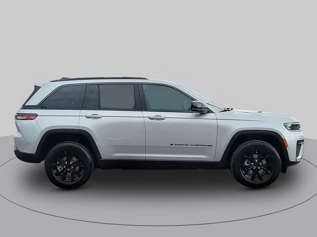 New 2026 Jeep Grand Cherokee Altitude AWD/4WD image 2