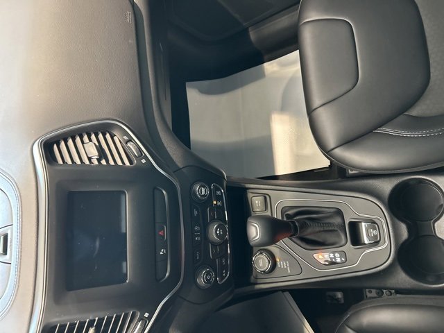 Used 2019 Jeep Cherokee Latitude Plus w/ Cold Weather Group image 12