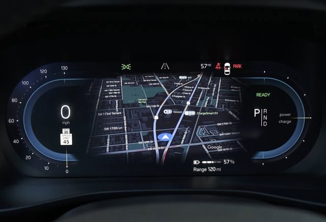 Used 2023 Volvo XC40 Recharge Plus image 20