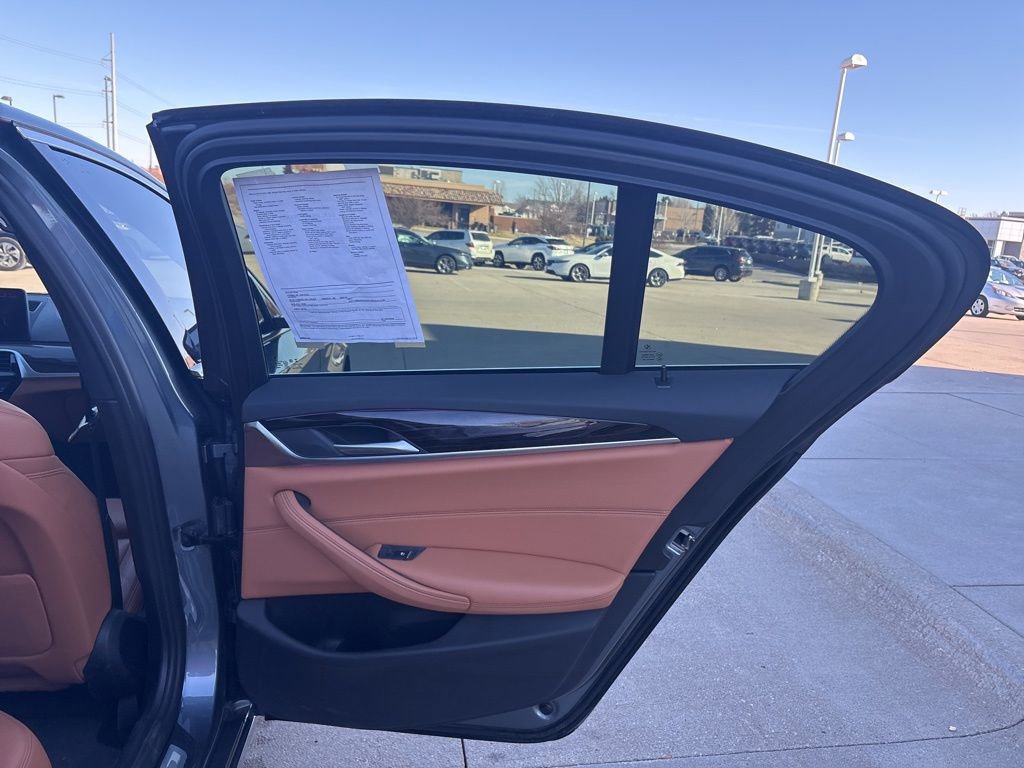 Used 2022 BMW 540i xDrive image 32