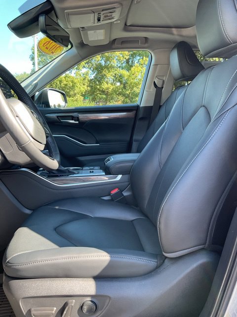 Used 2026 Toyota Highlander Limited AWD/4WD image 17