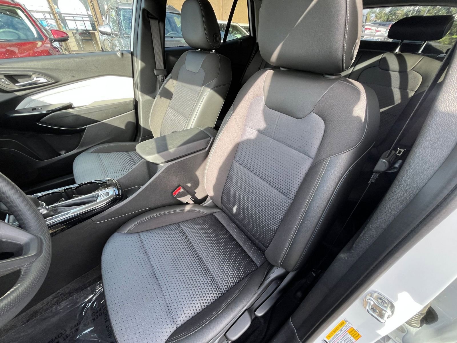 Used 2025 Chevrolet Trax LT image 37