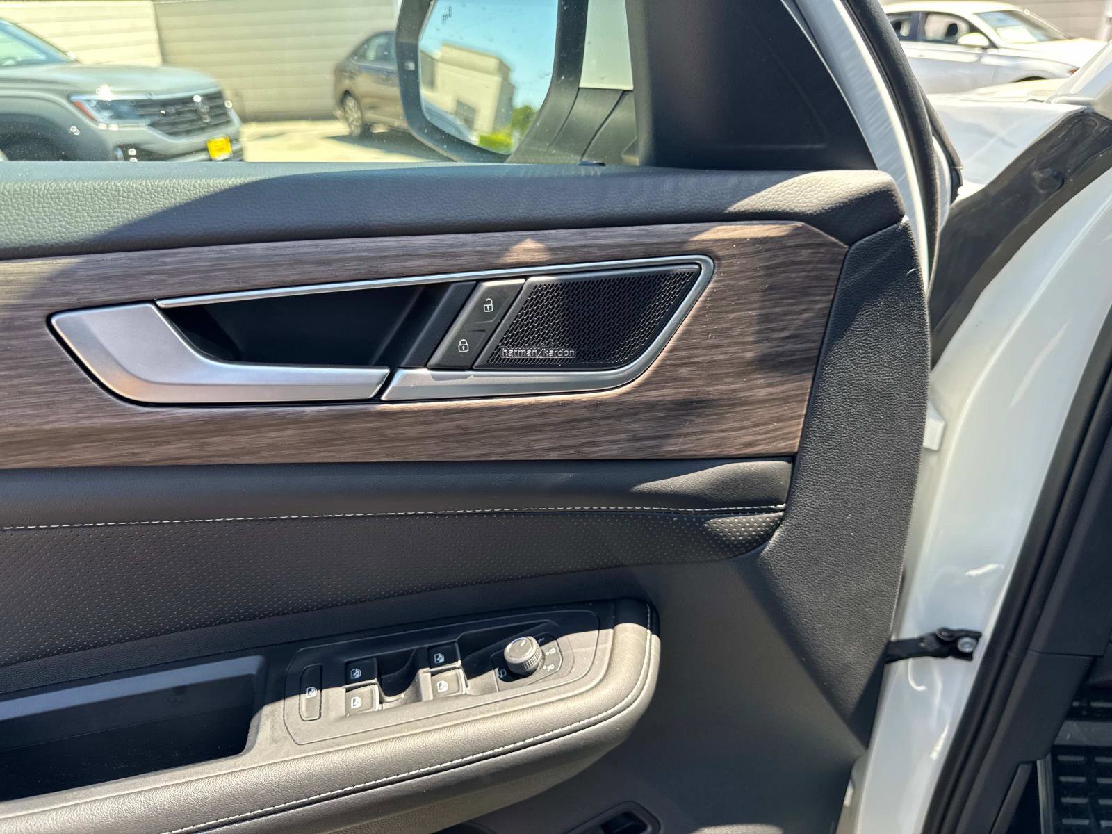Certified 2024 Volkswagen Atlas SEL Premium R-Line image 20