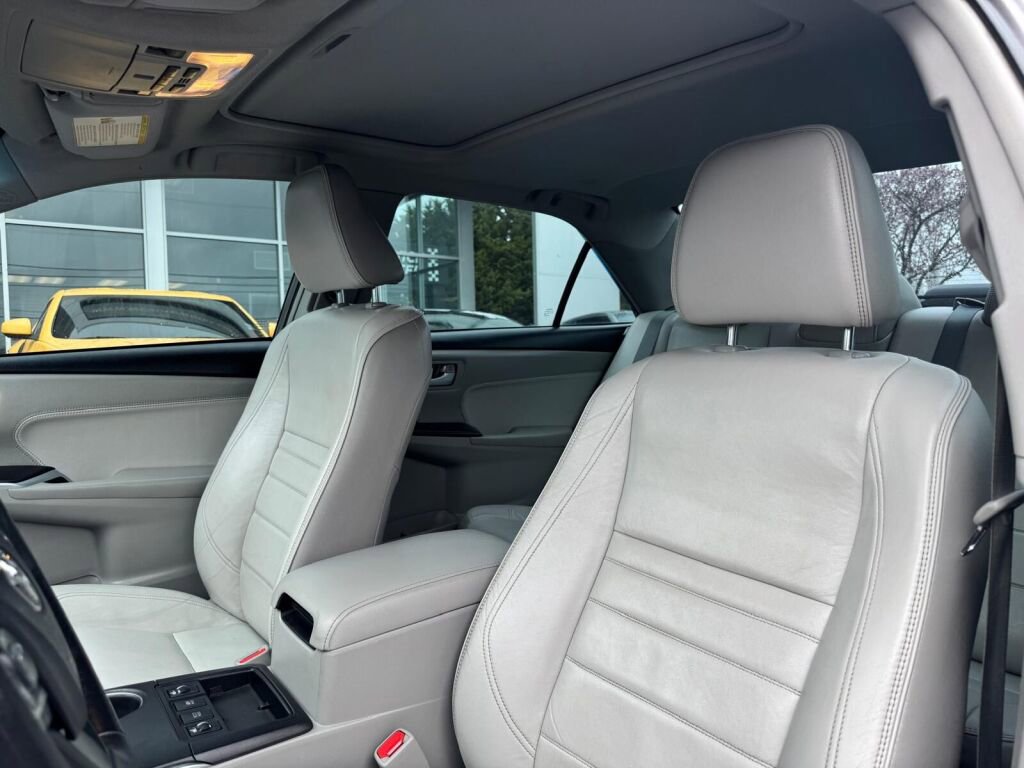 Used 2015 Toyota Camry XLE w/ Moonroof Package image 10