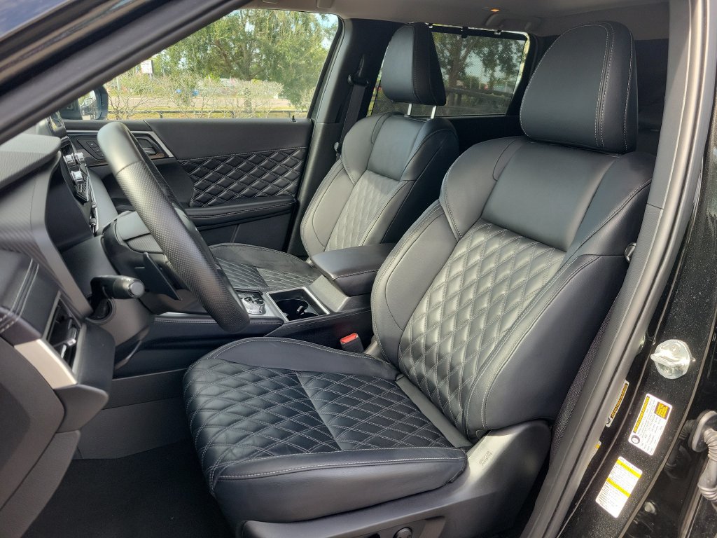 Used 2025 Mitsubishi Outlander 4WD Plug-In Hybrid image 17