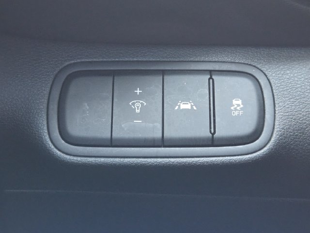 Used 2022 Hyundai Venue SEL FWD image 24