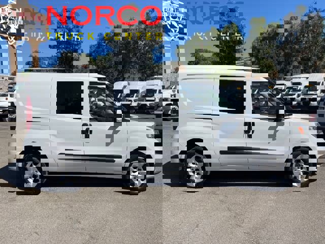 Used 2018 RAM ProMaster City SLT w/ Lights & Wheels Group image 1