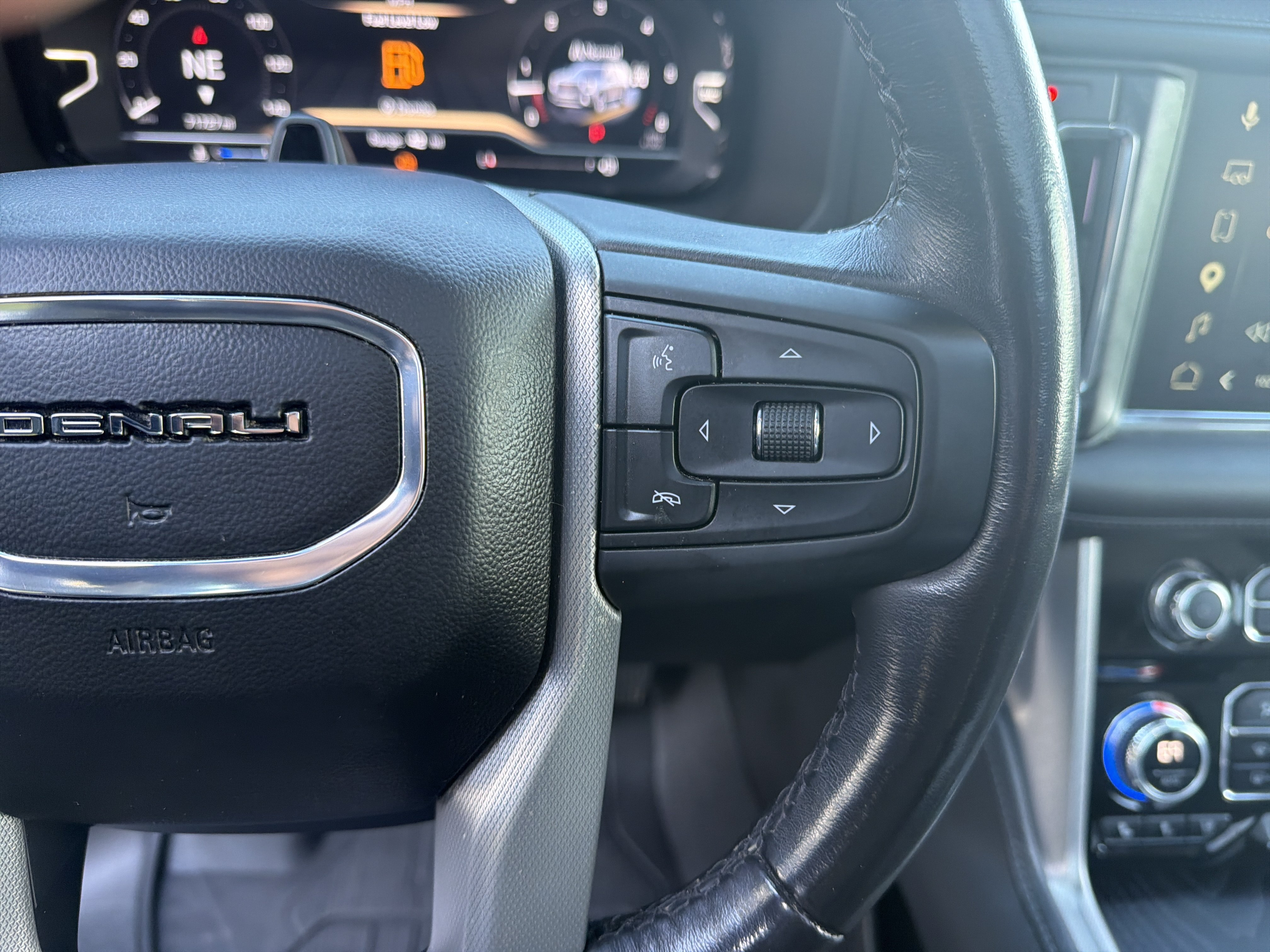 Used 2023 GMC Yukon XL Denali w/ Advanced Technology Package AWD/4WD image 20