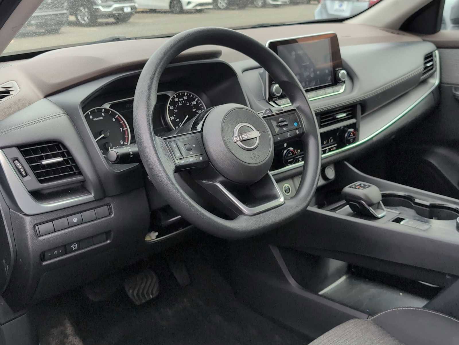 Used 2023 Nissan Rogue SV image 10