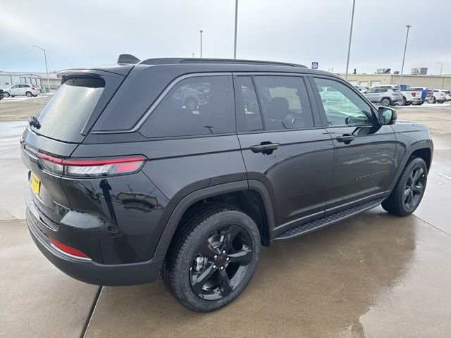 New 2026 Jeep Grand Cherokee Limited w/ Limited Altitude Package AWD/4WD image 7