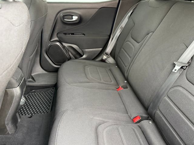 Used 2020 Jeep Renegade Latitude w/ Cold Weather Group AWD/4WD image 31