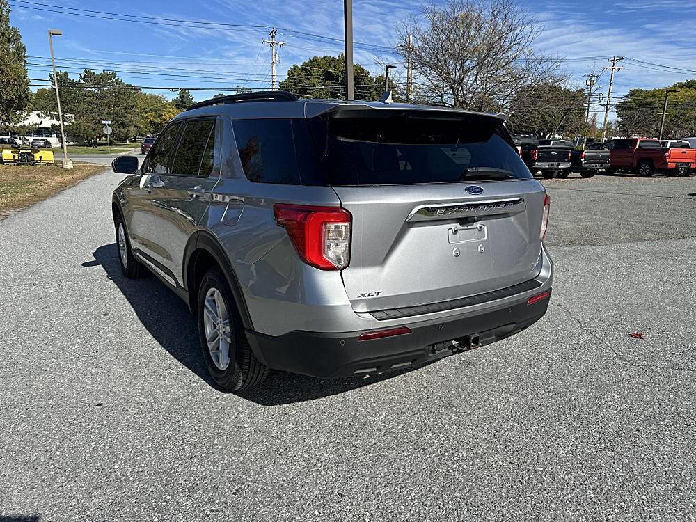 Used 2020 Ford Explorer XLT w/ Comfort Package image 3